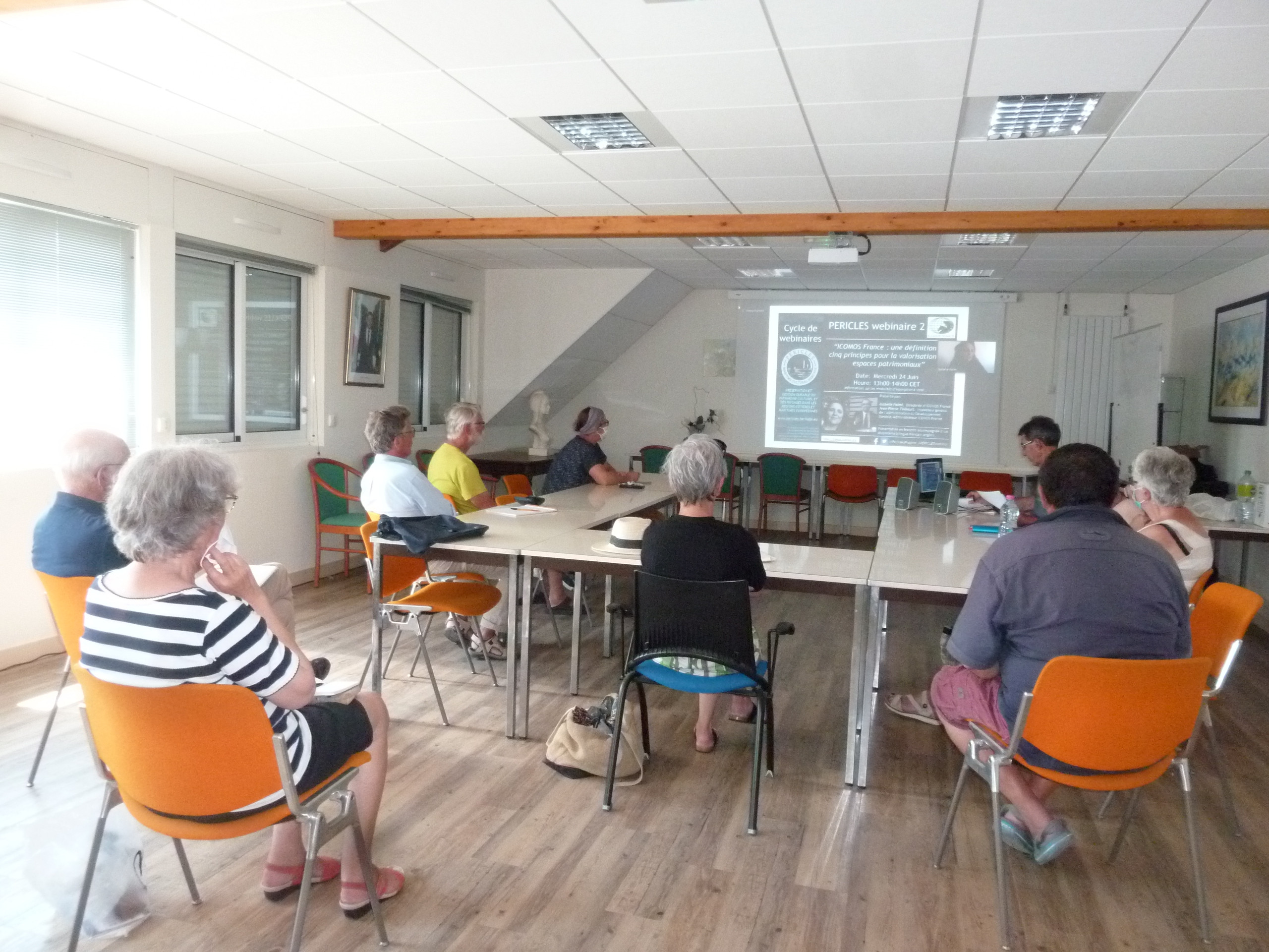 The ICOMOS France webinar watched collectively at the Locmariaquer town hall